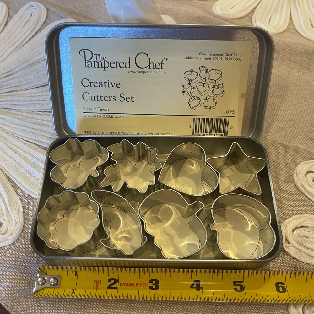 Pampered Chef Silver Creative Cutters Set, New